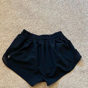 Lululemon Hotty Hot Low-Rise Lined Short 2.5"